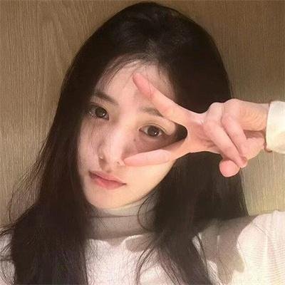 向天真的女生投降